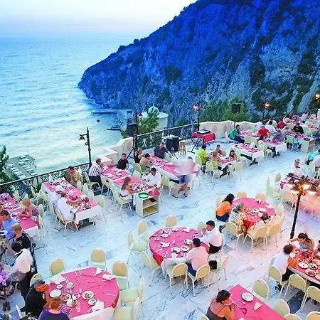 Resort Alkoçlar Adakule