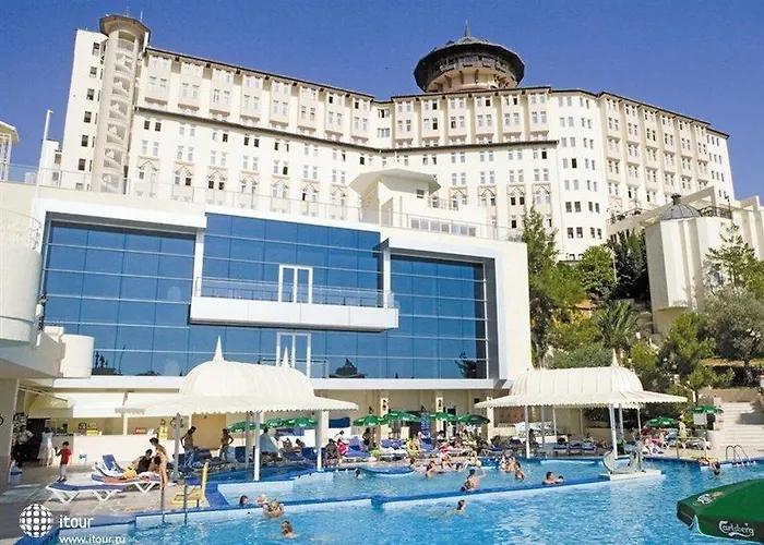Semesteranläggning (resort) Alkoclar Adakule